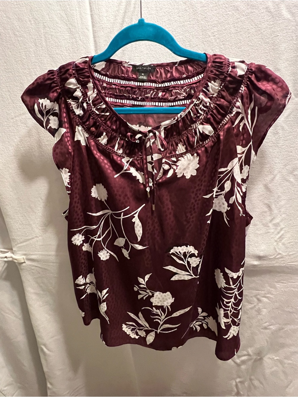 Ann Taylor Maroon Floral Ruffle-Neck Cap Sleeve Blouse
